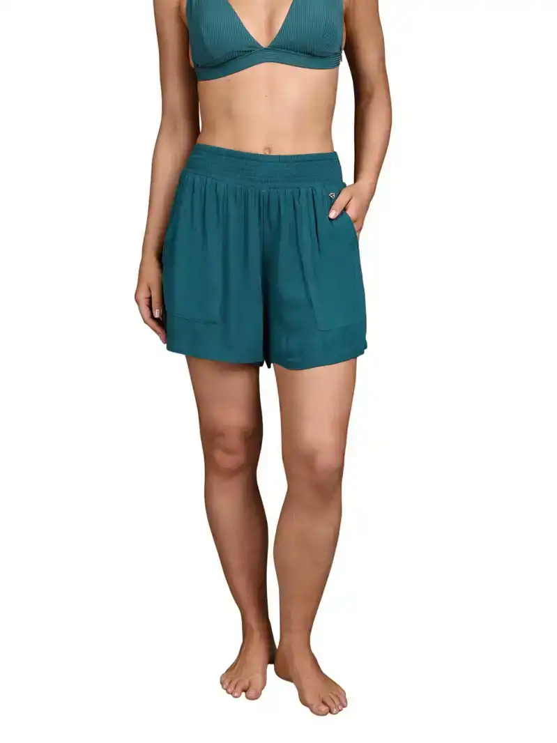 Essia Shorts